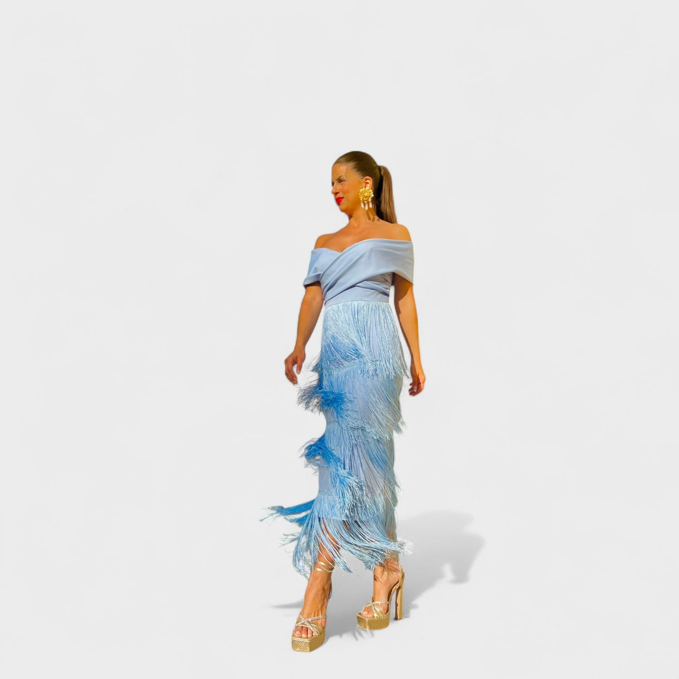 Midi dress with light fringes and an elegant neckline with wide, dropped straps