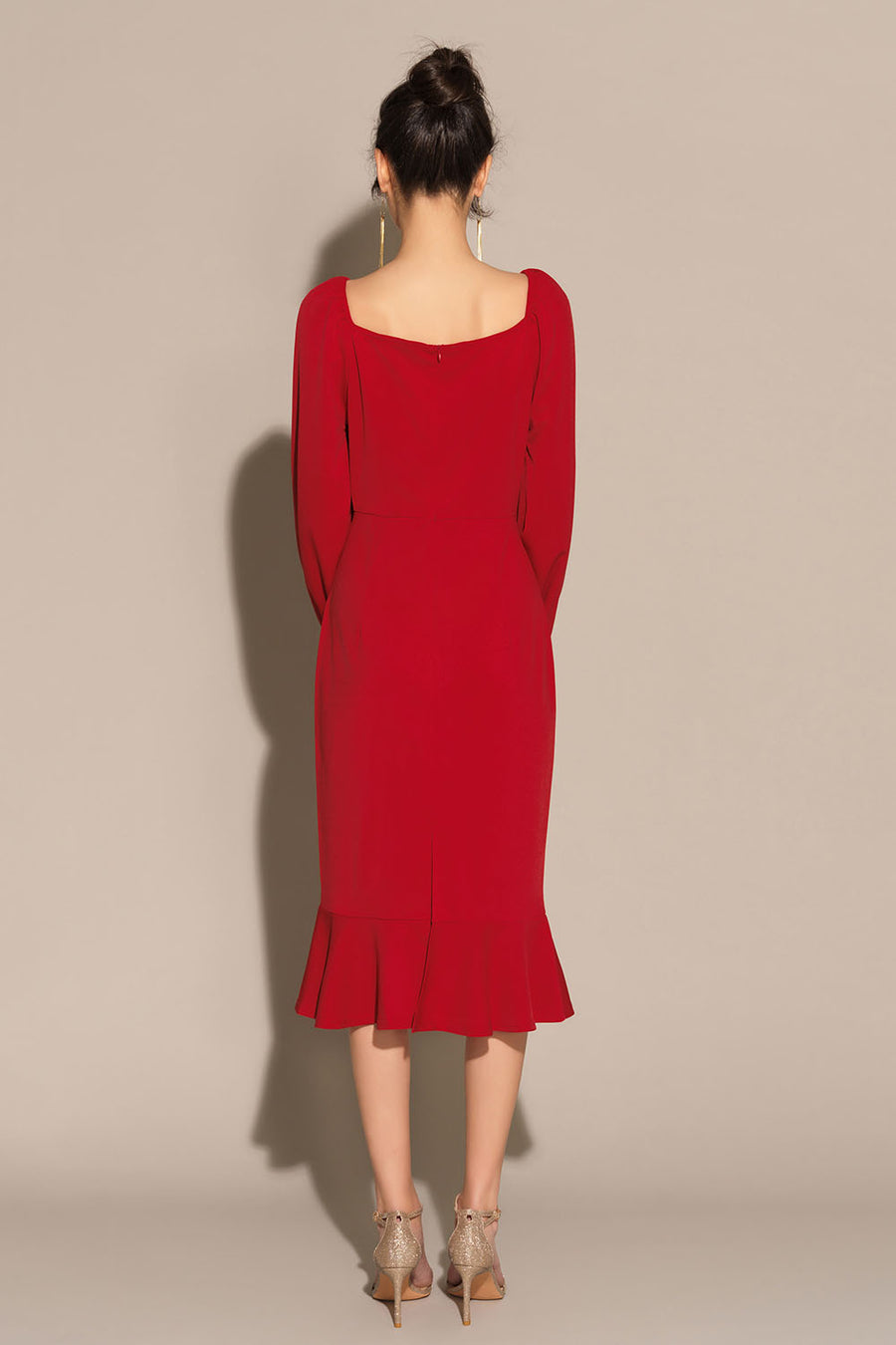 Elegant midi evening dress with a square neckline and long sleeves