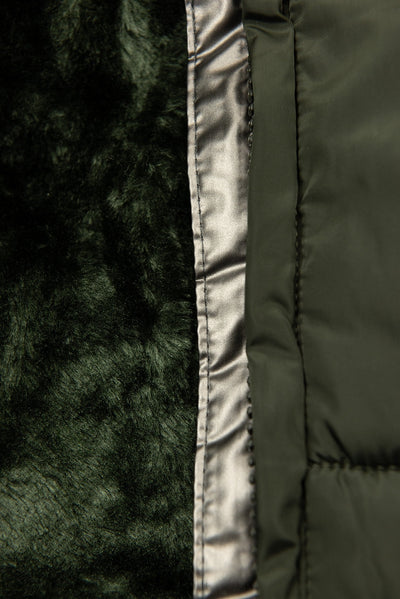 Elegant and warm women's parka with a deep hood