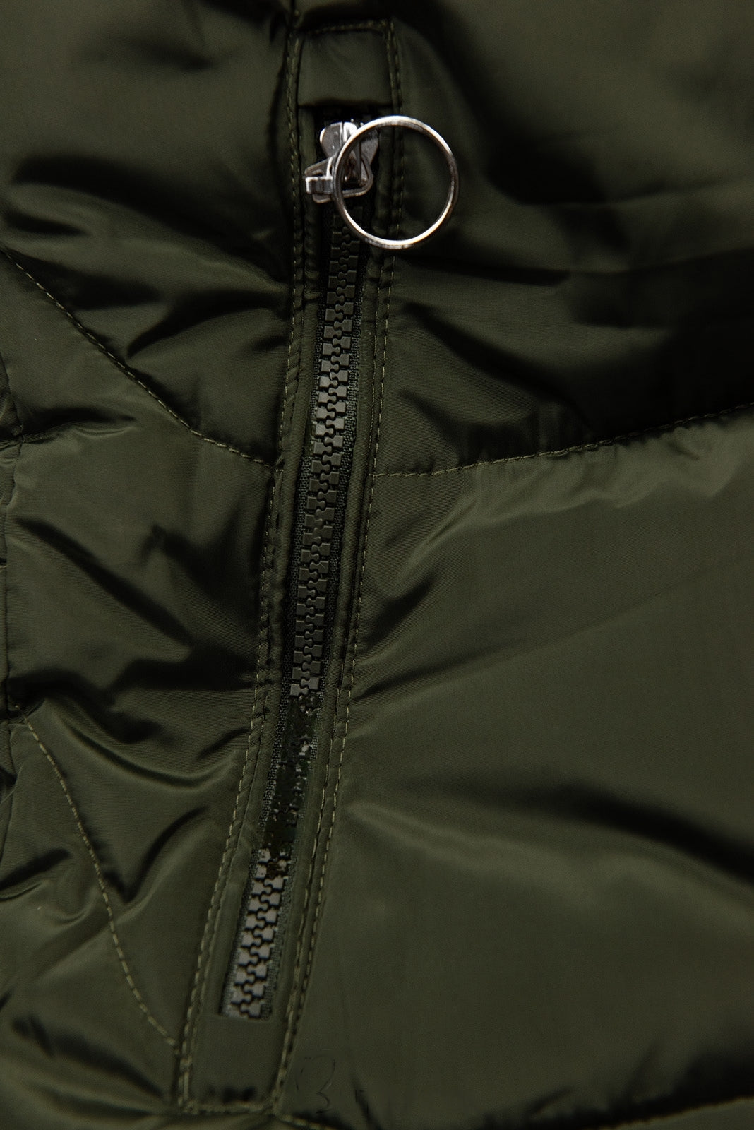 Elegant and warm women's parka with a deep hood