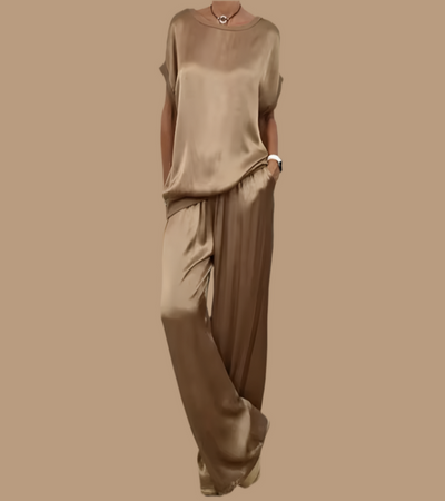 Women's loose-fitting set with a short-sleeved T-shirt and wide-legged trousers in a modern style