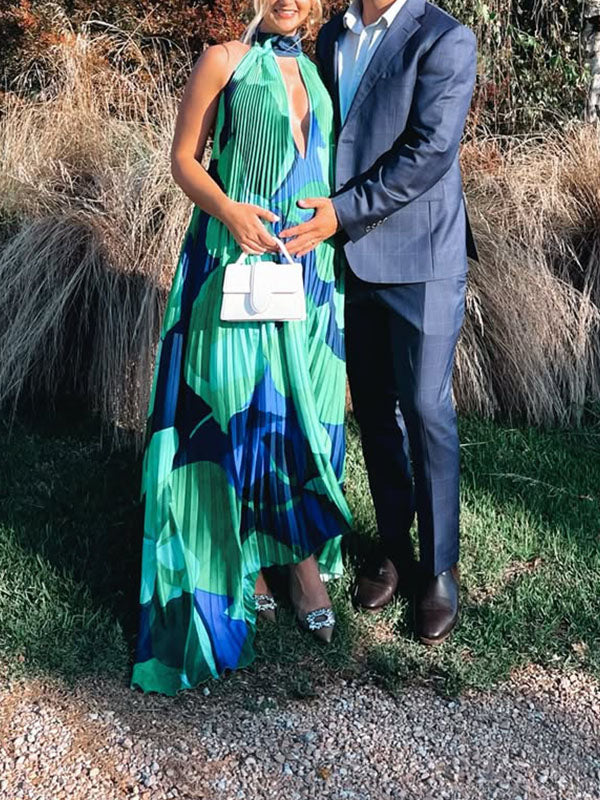 Elegant long maternity dress with pleats and print, ideal for celebrations