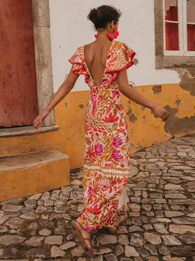 Elegant vintage long dress with unique and sophisticated sleeves