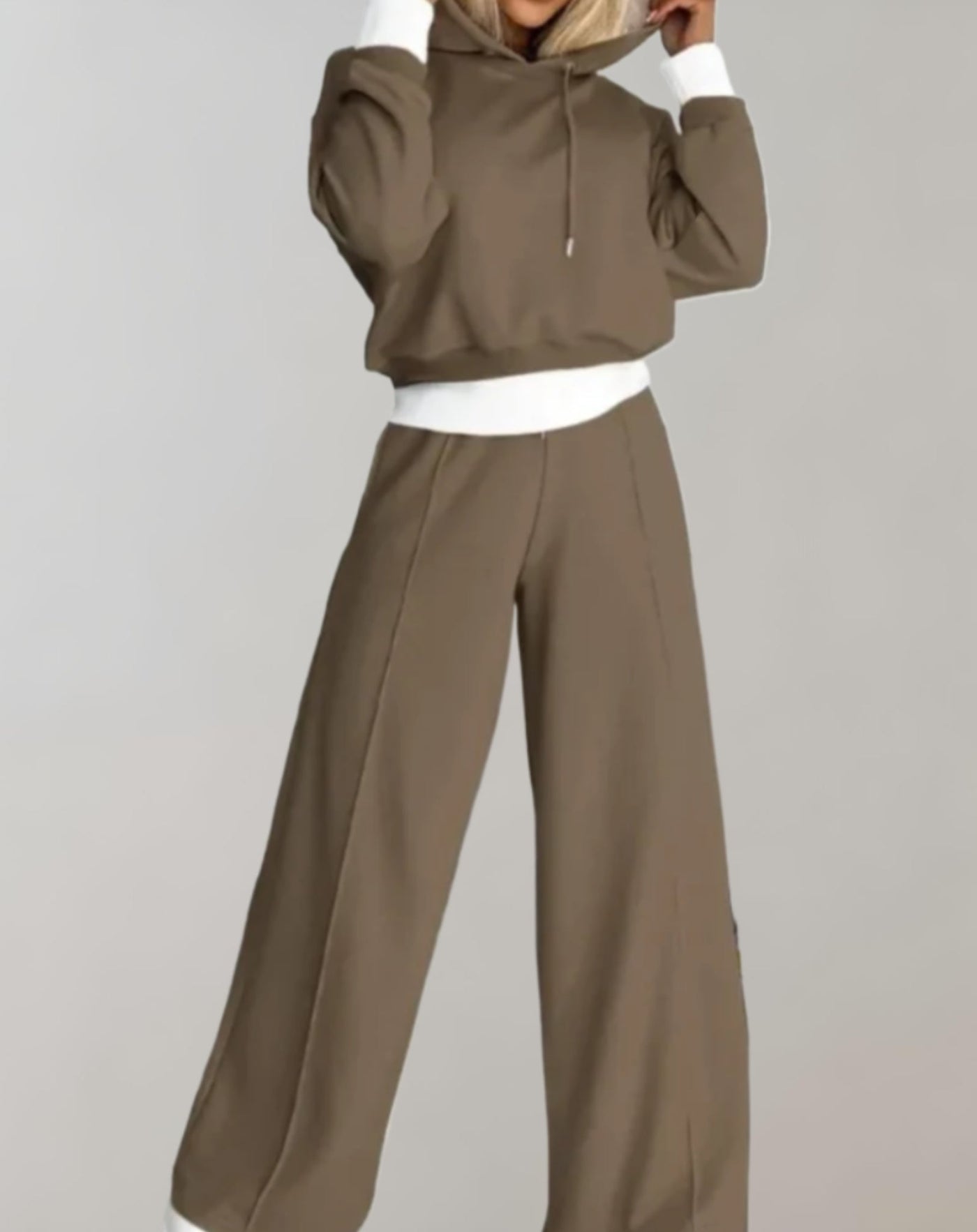 Two-piece set with a hoodie and wide-leg pants for a modern look