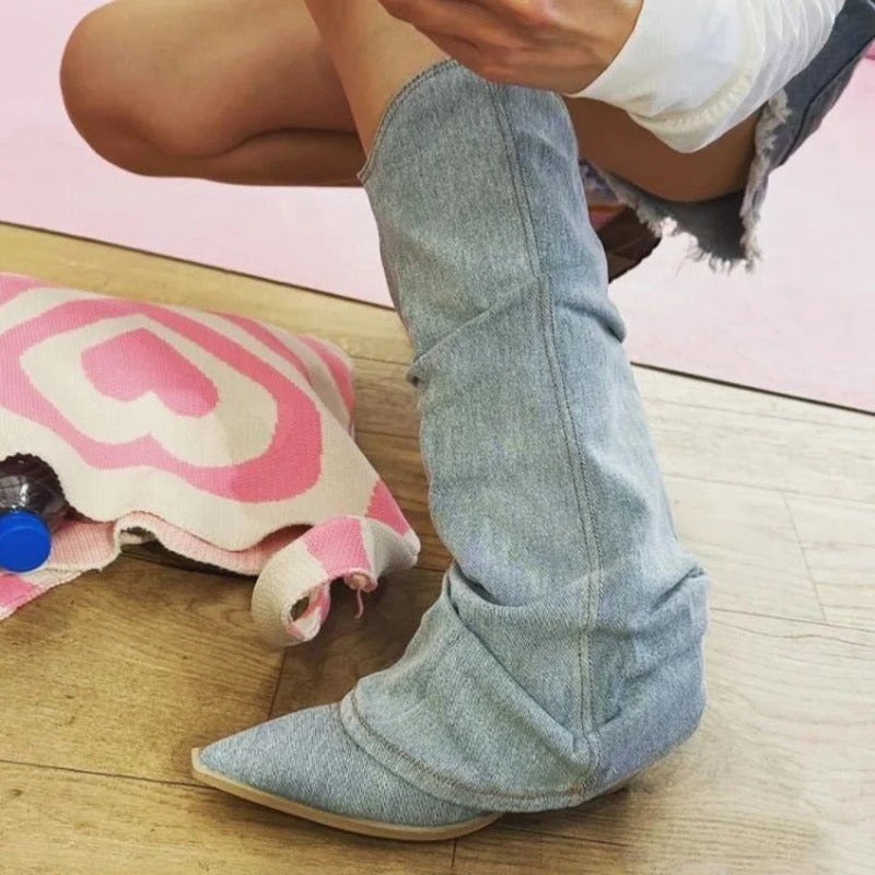 Elegant women's boots with a modern and comfortable design