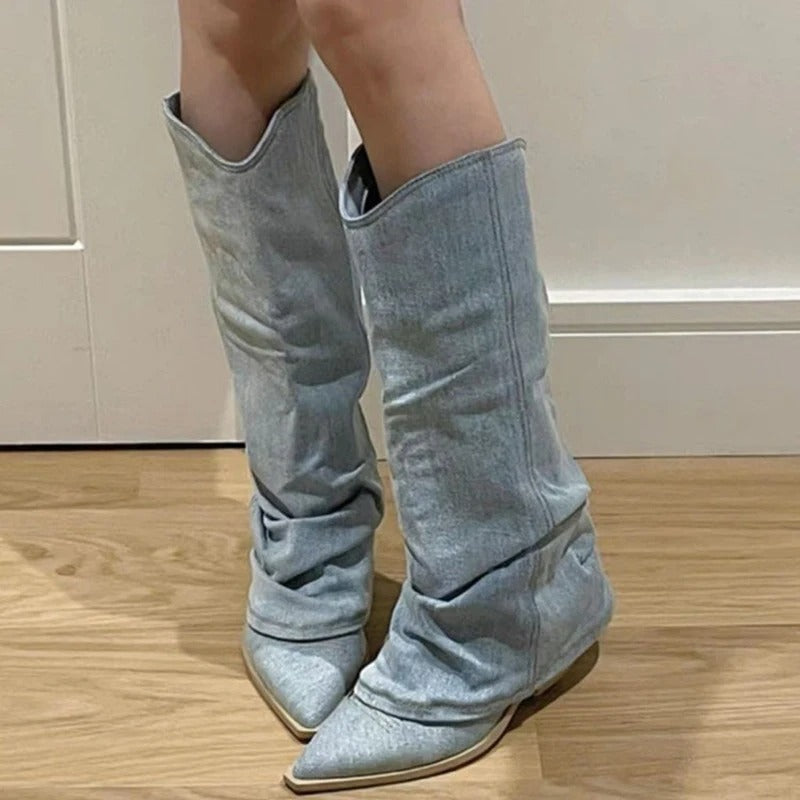 Elegant women's boots with a modern and comfortable design