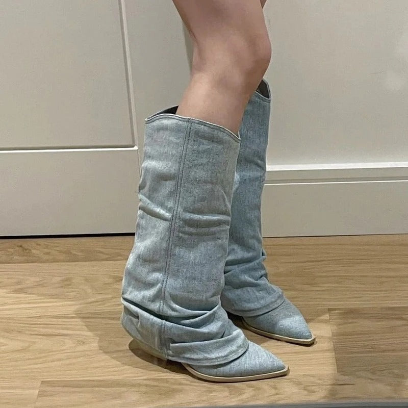 Elegant women's boots with a modern and comfortable design