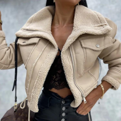 Women's short jacket with a modern and elegant design