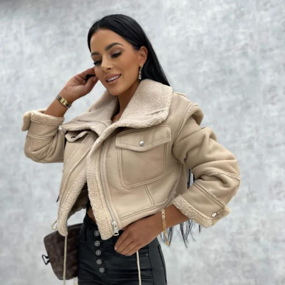 Women's short jacket with a modern and elegant design