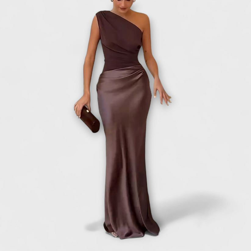 Elegant off-the-shoulder pleated maxi dress