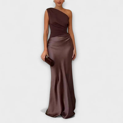 Elegant off-the-shoulder pleated maxi dress