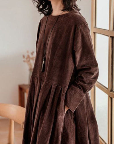 Elegant loose-fitting maxi dress with long sleeves for a sophisticated look