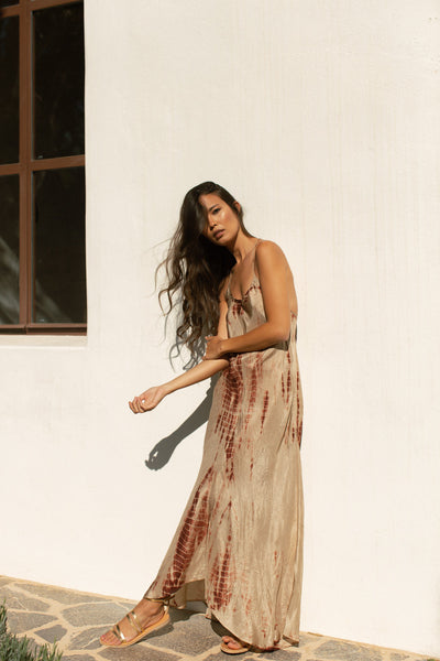Casual long dress with thin straps, ideal for everyday wear with style