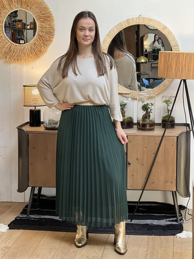 Elegant long skirt with pleats and a flowing drape