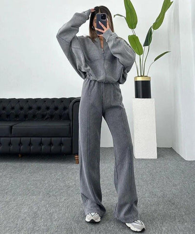 Women's casual sports set with zip-up jacket and high-waisted flared pants