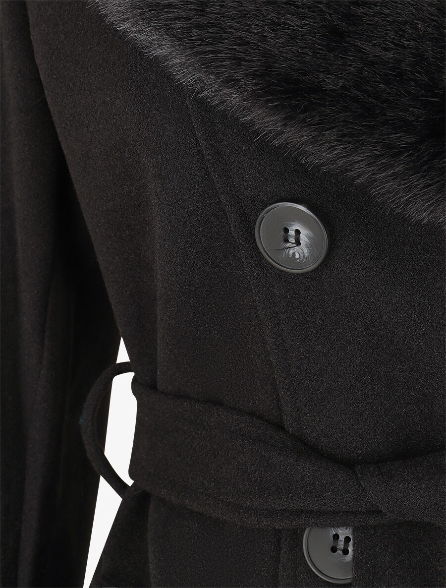 Women's monochrome coat with elegant collar