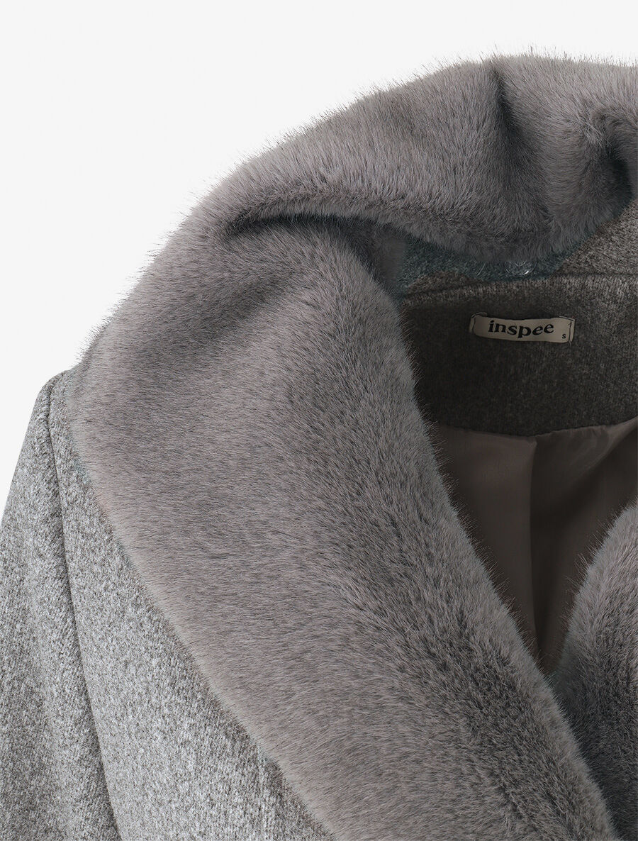 Women's monochrome coat with elegant collar