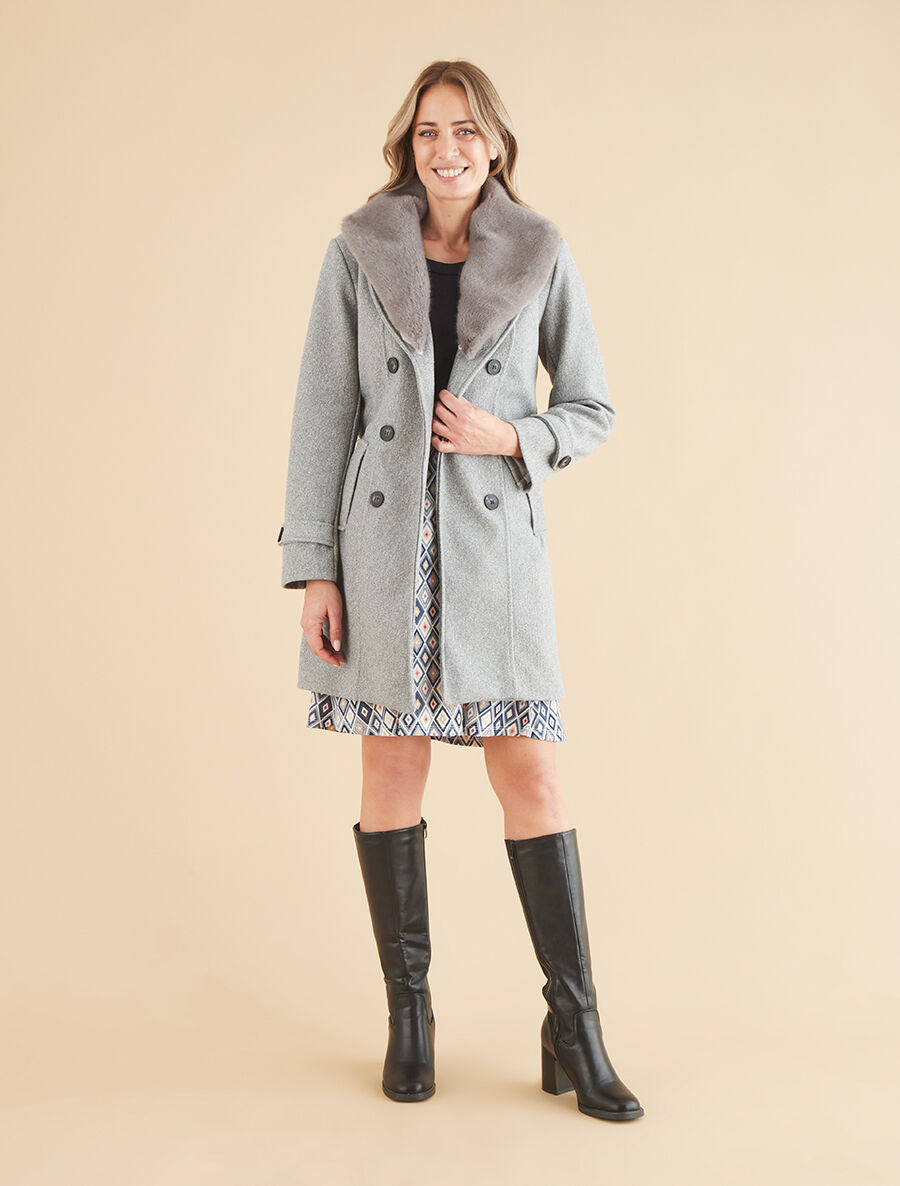 Women's monochrome coat with elegant collar