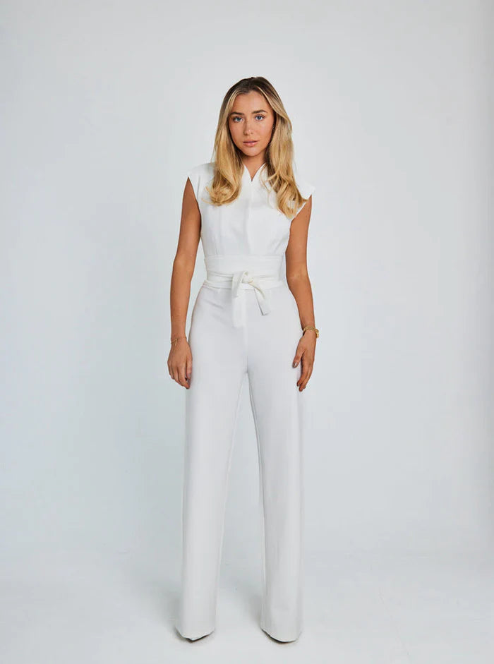 Long sleeveless jumpsuit with modern and comfortable style