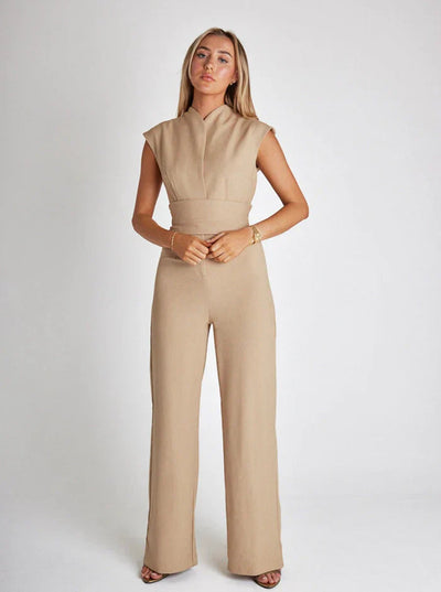 Long sleeveless jumpsuit with modern and comfortable style