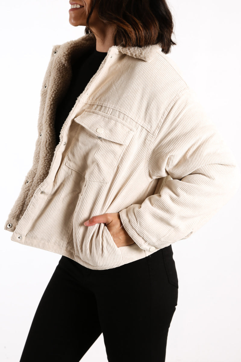 Elegant Beige Women's Jacket with Button Closure - Ideal for Any Occasion