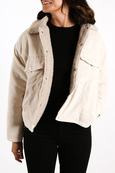 Elegant Beige Women's Jacket with Button Closure - Ideal for Any Occasion