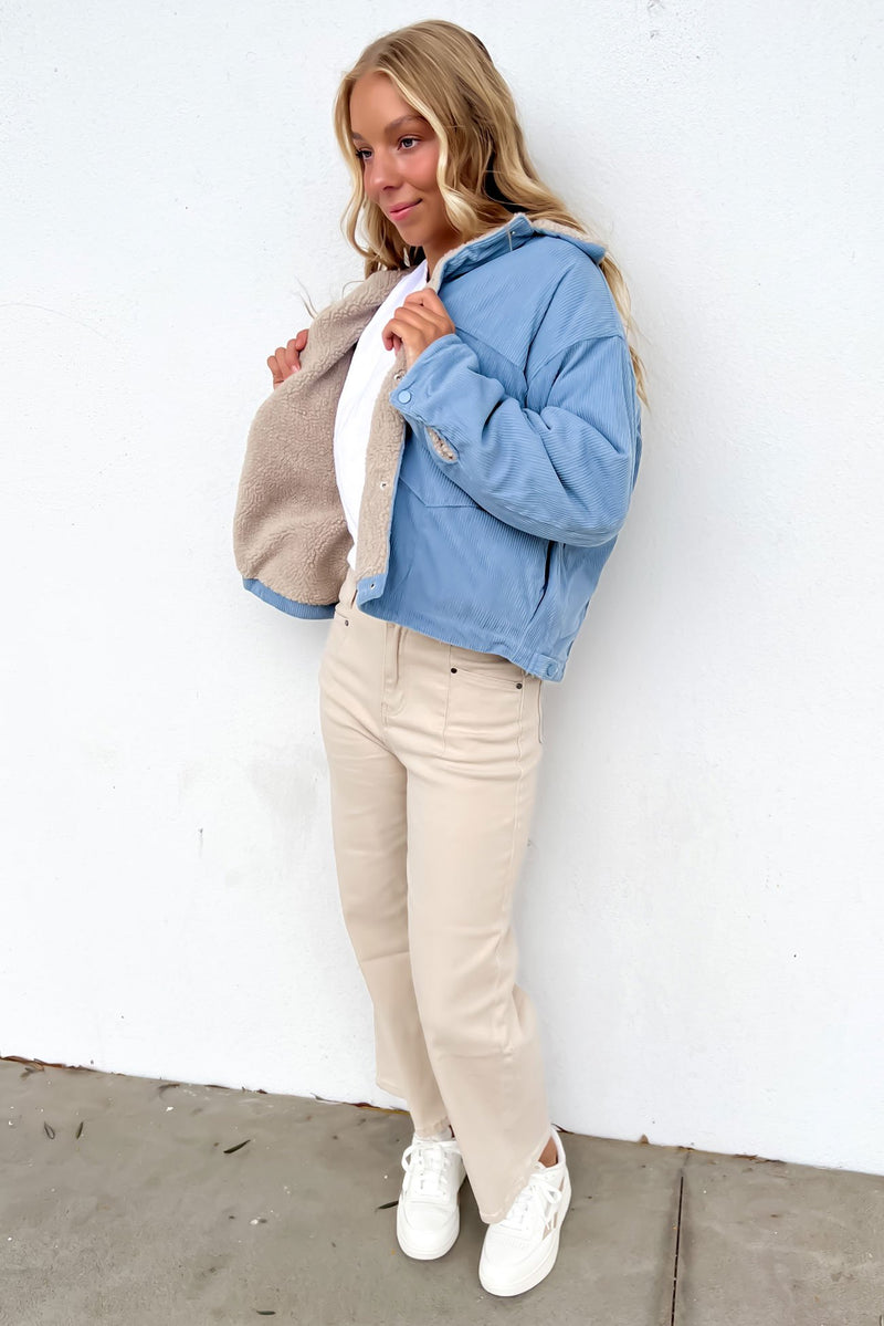 Elegant Beige Women's Jacket with Button Closure - Ideal for Any Occasion