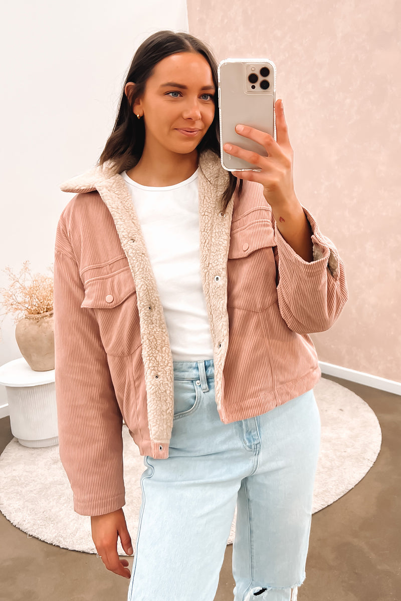 Elegant Beige Women's Jacket with Button Closure - Ideal for Any Occasion