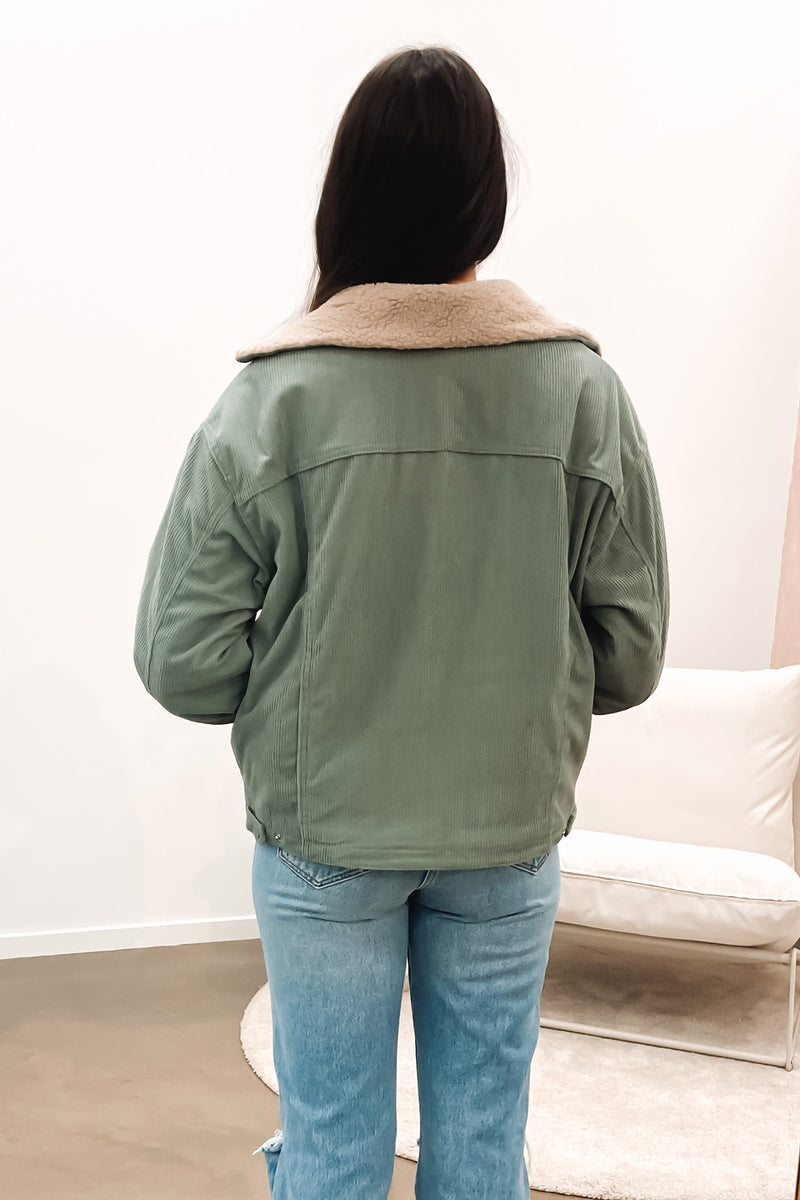 Elegant Beige Women's Jacket with Button Closure - Ideal for Any Occasion