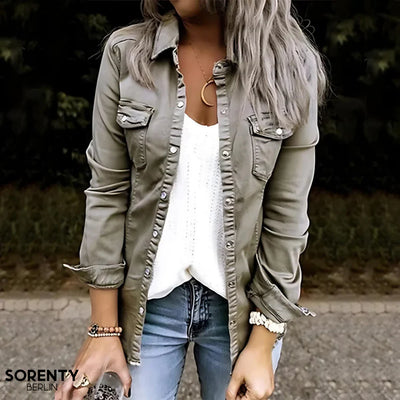 Elegant button-down jacket with pockets for a casual look