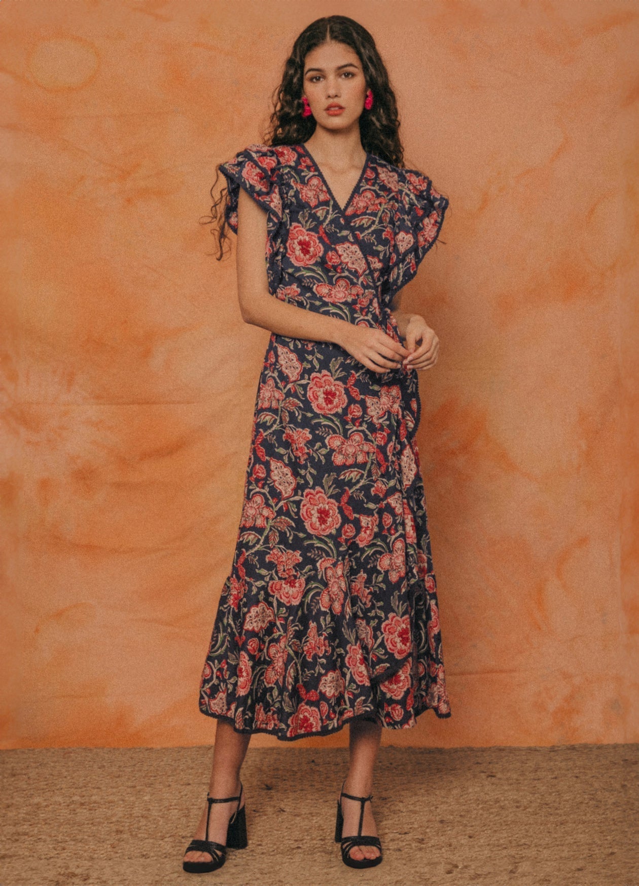 Elegant midi dress with retro floral print and loose butterfly sleeves