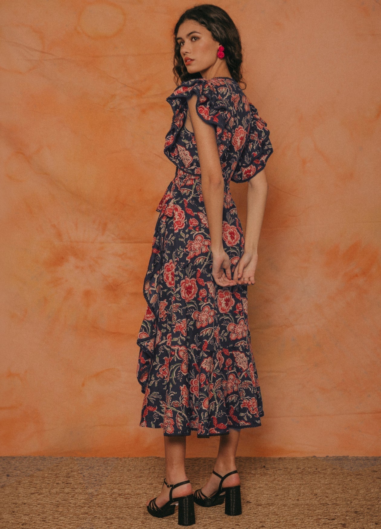 Elegant midi dress with retro floral print and loose butterfly sleeves