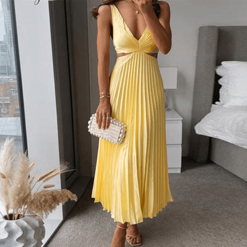 Long pleated dress for women with elegant style, ideal for special occasions