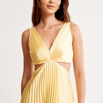 Long pleated dress for women with elegant style, ideal for special occasions