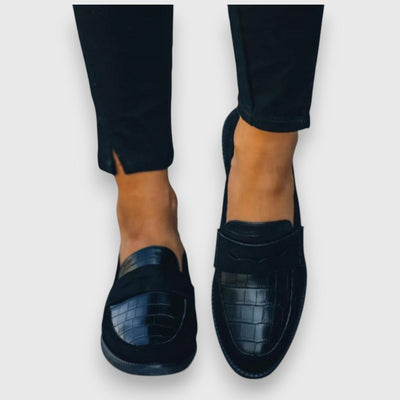 Casual women's loafers with a modern and versatile design