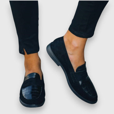 Casual women's loafers with a modern and versatile design