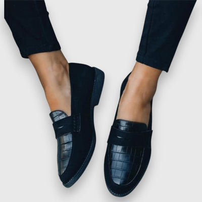 Casual women's loafers with a modern and versatile design