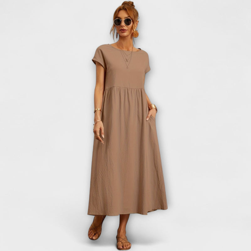 Long spring dress with short sleeves in a light and feminine style