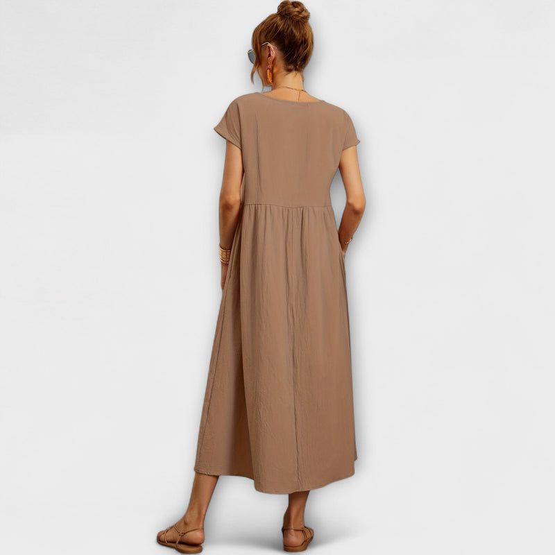 Long spring dress with short sleeves in a light and feminine style