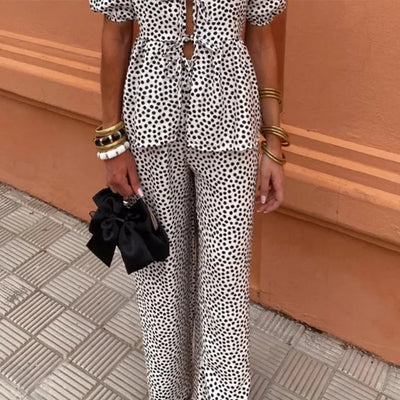 Modern two-piece set for women with a contemporary design