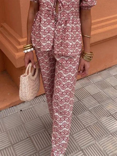 Modern two-piece set for women with a contemporary design