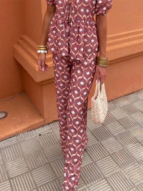 Modern two-piece set for women with a contemporary design