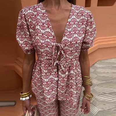 Modern two-piece set for women with a contemporary design