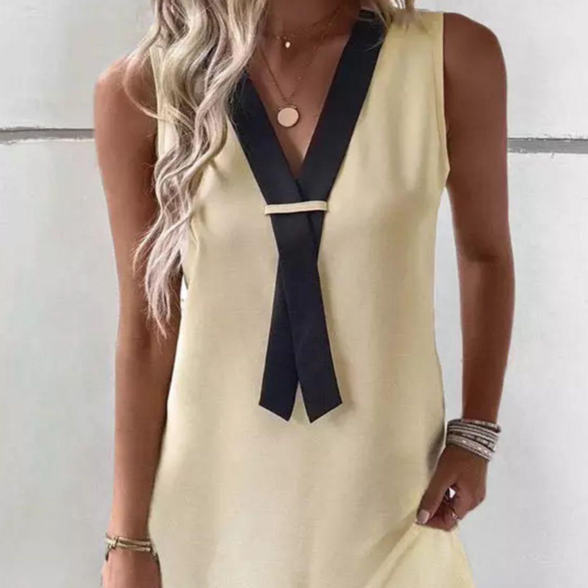 Ania - Casual sleeveless V-neck dress