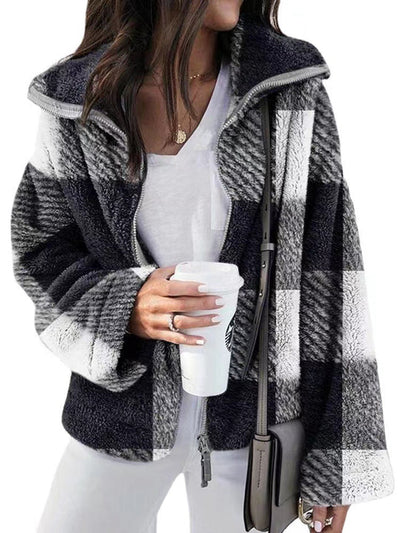 Reversible coat with luxurious plush for the modern woman