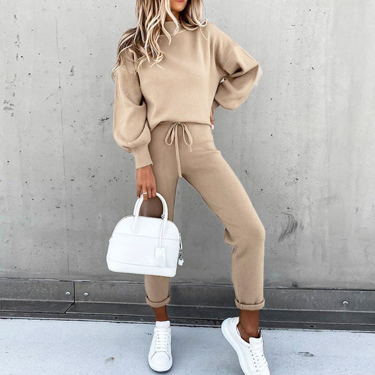 High-neck and trousers set for an urban style