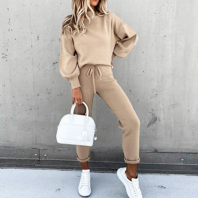 High-neck and trousers set for an urban style
