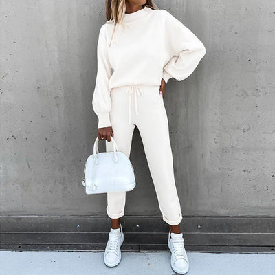 High-neck and trousers set for an urban style