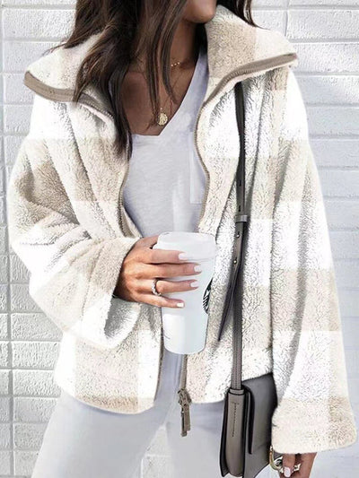 Reversible coat with luxurious plush for the modern woman