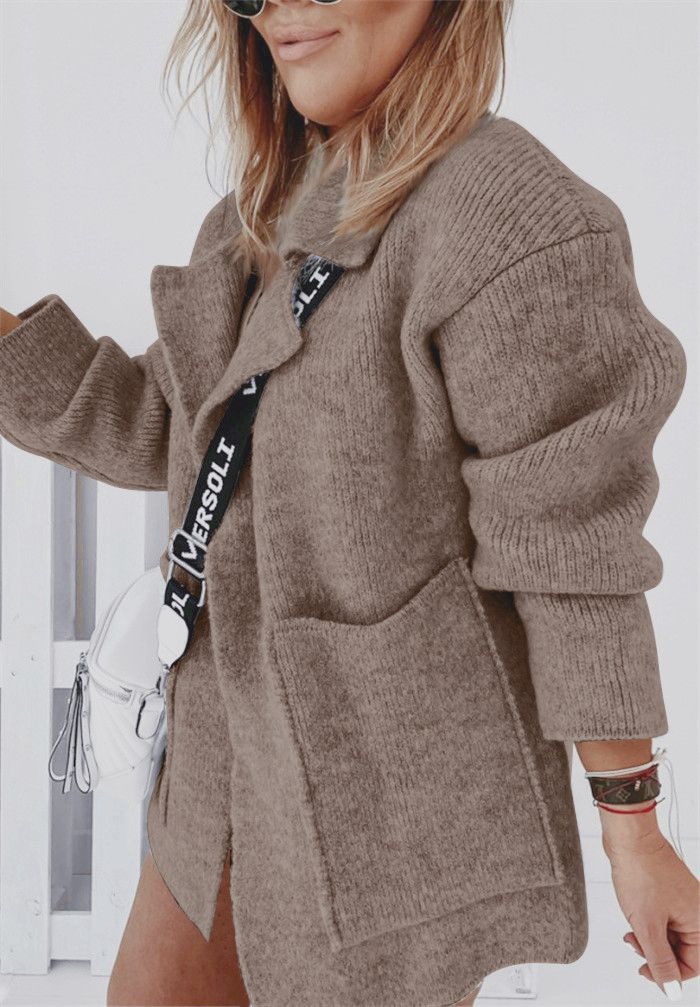 Women's cardigan with a street collar and large pockets: style and comfort
